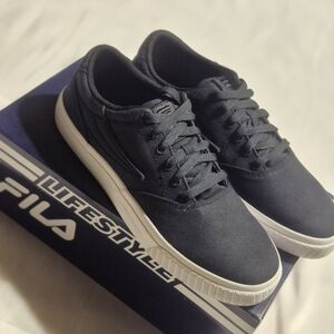 FILA Men’s Black & White Morales  Low-Top Sneakers Size 7 New In Box.